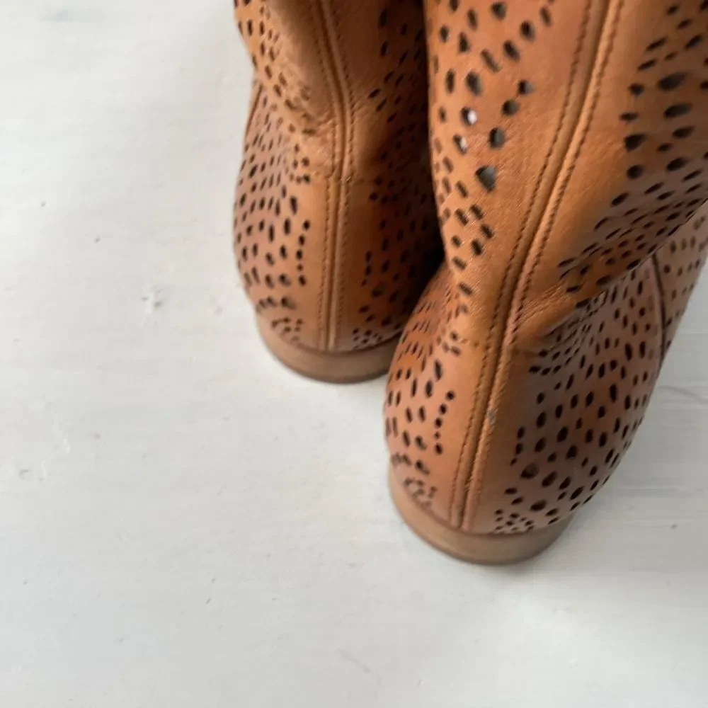PAOLA FRANI Perforated Tall Leather Boots Made in Italy Size 6 EUC